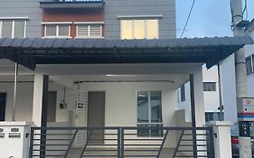 2Storey Asraf'S Homestay Seri Iskandar