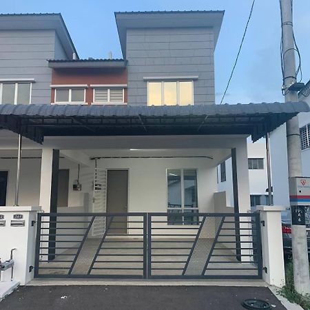 2Storey Asraf'S Homestay Seri Iskandar Luaran gambar